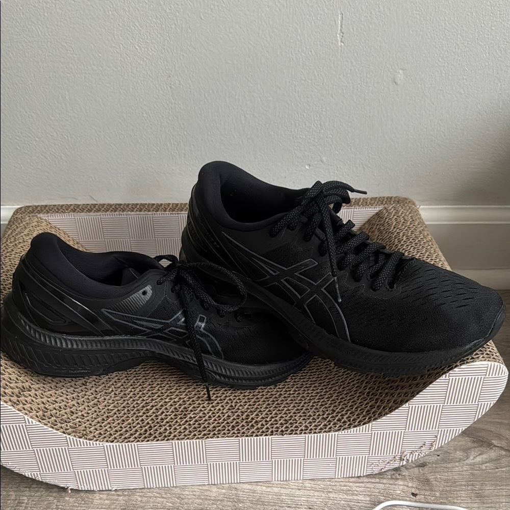 ASICS Gel-Kayano 27